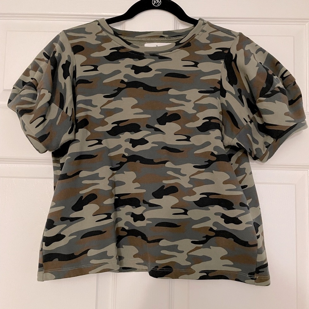 Velvet for Anthropologie. Gently worn camo print, puff sleeve sweatshirt. XS
